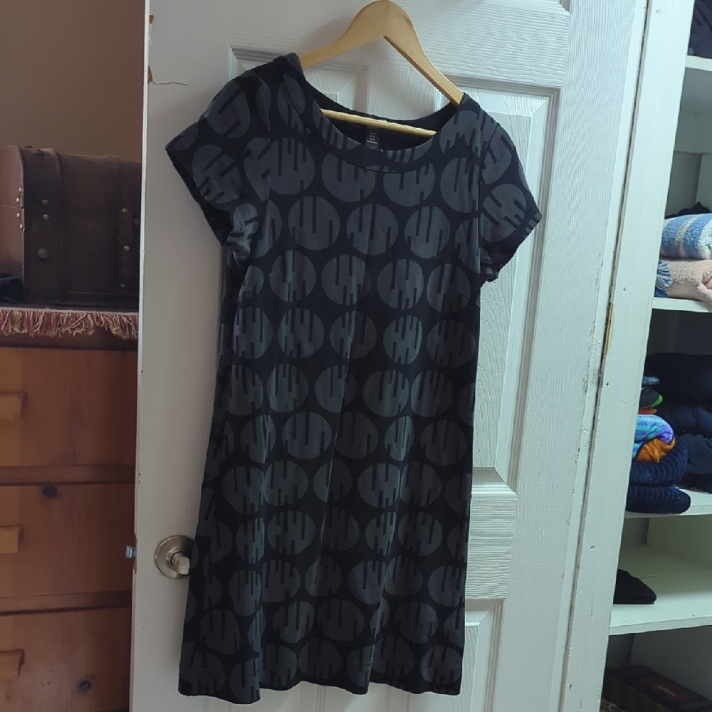 H&M Black Sheath Mini Dress Crew Neck Short Sleeve